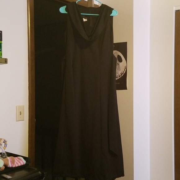 Formal Women's Dress - Picture 1 of 4